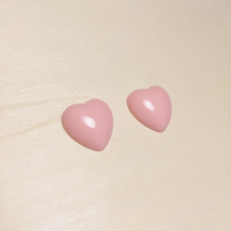 复古浅粉红爱心耳环耳夹 - 耳环/耳夹 - 树脂 粉红色