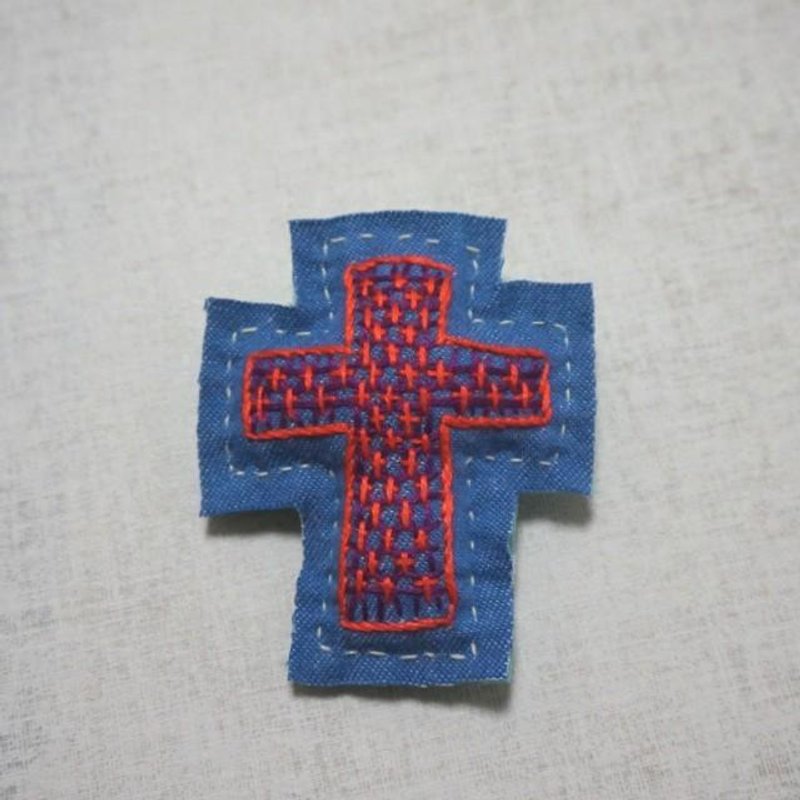 手刺繍ブローチ「十字架」 - 胸针 - 绣线 橘色