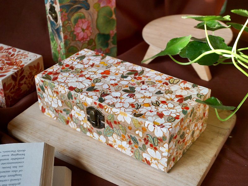 手绘木盒白牡丹图案金属锁的松木木箱 - 收纳用品 - 木头 咖啡色