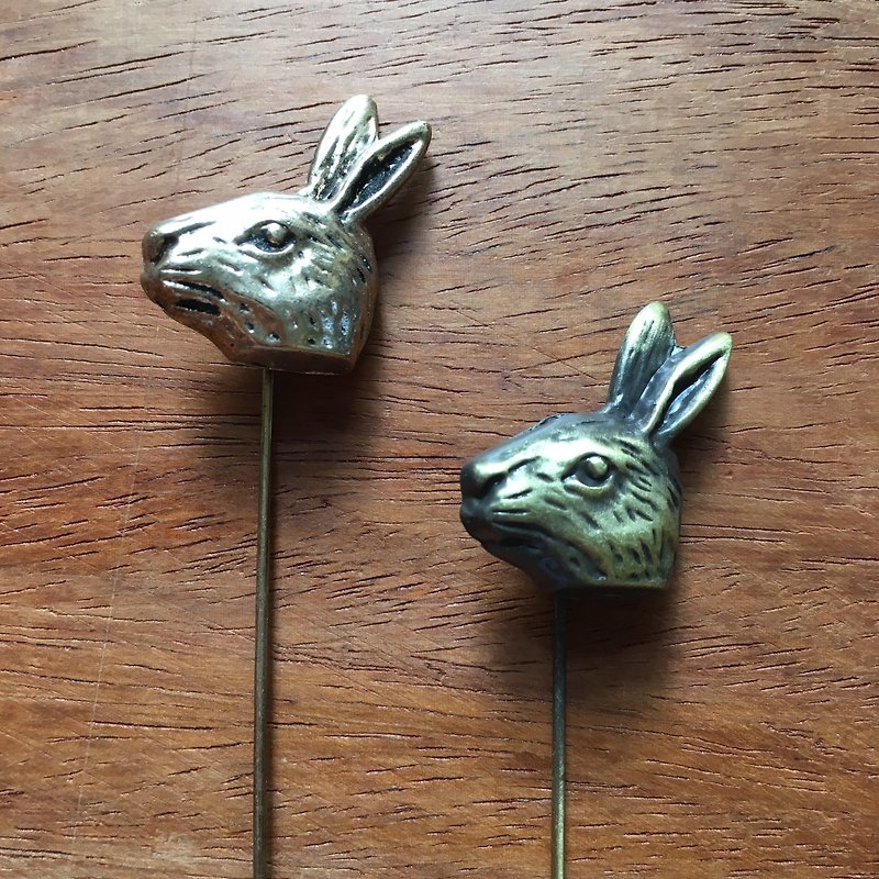 Rabbit Lapel Pin - 胸针 - 其他金属 金色