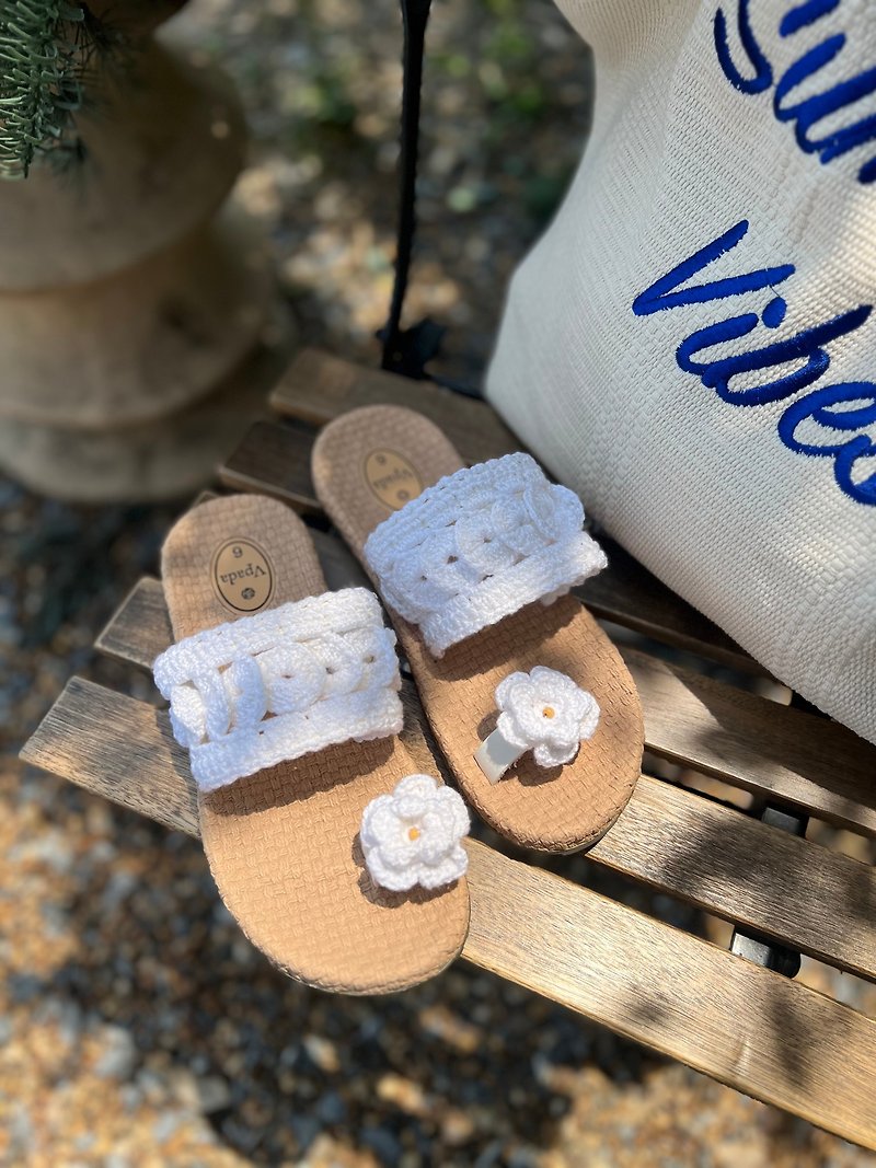Sandals handmade with cochet - 拖鞋 - 防水材质 卡其色
