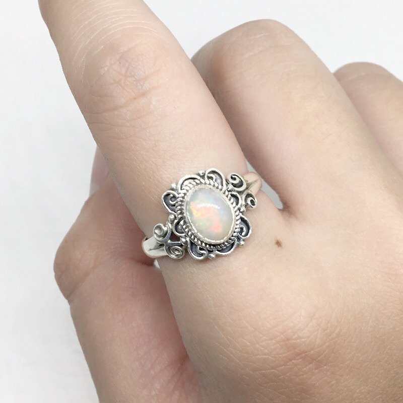 蛋白石925纯银蝴蝶设计戒指 尼泊尔手工镶嵌制作(款式1) - 戒指 - 宝石 多色