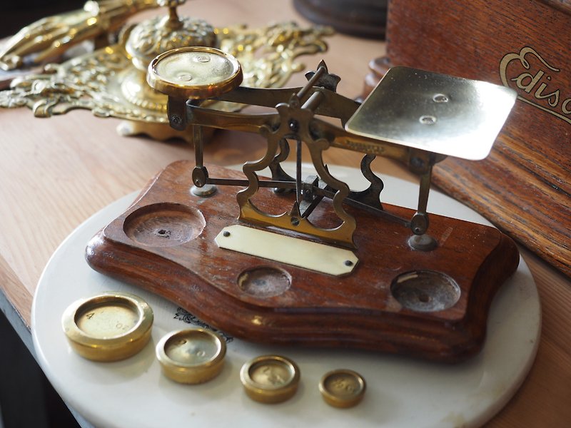 英国制 约1940年代 桌上型黄铜木底座信件秤 - 摆饰 - 其他金属 咖啡色