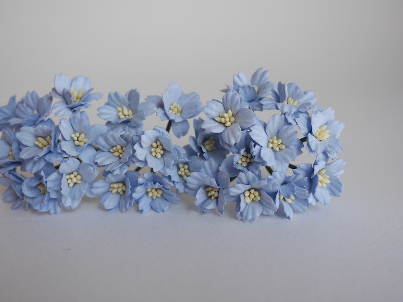 Paper flower, 50 pcs. small cherry blossom supplies, 2 cm. bluebell color. - 木工/竹艺/纸艺 - 纸 蓝色