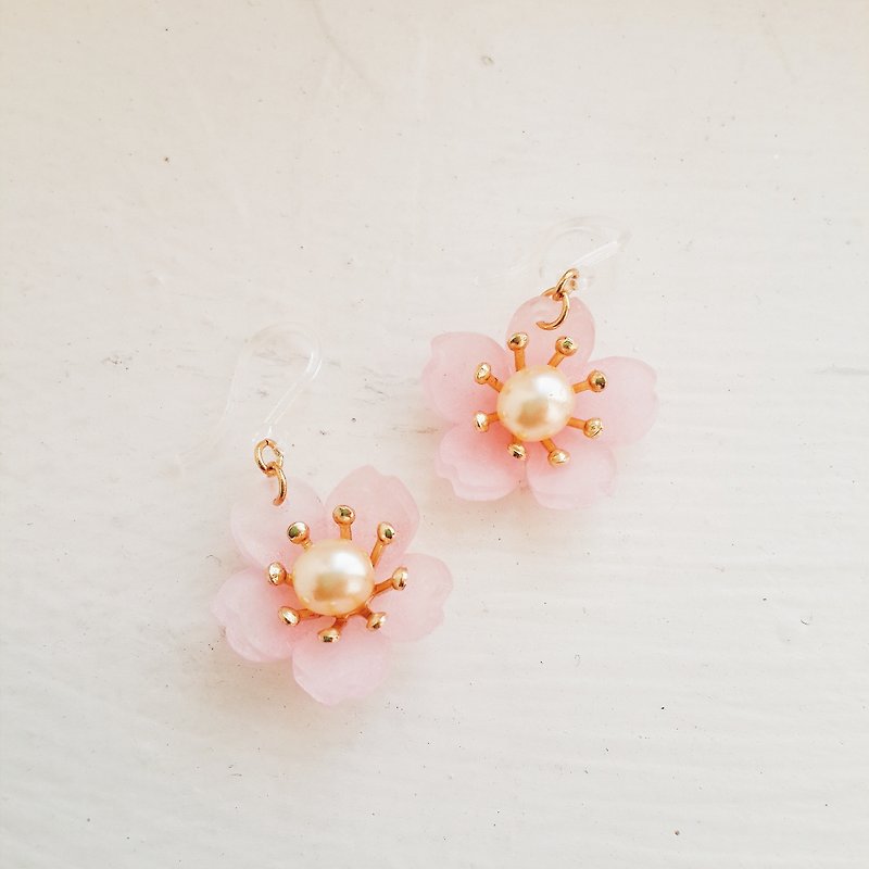 momolico 手工 樱花耳环－穿式(小)(珍珠) 可改夹式 - 耳环/耳夹 - 其他材质 粉红色