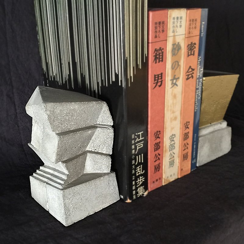 Concrete Bookend Building Sold as a single - 摆饰 - 水泥 灰色