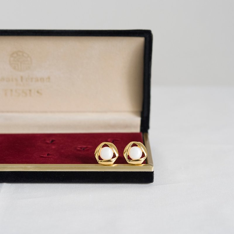 Vintage 早期钮扣手工耳环 - 三角珍珠 - 耳环/耳夹 - 塑料 金色