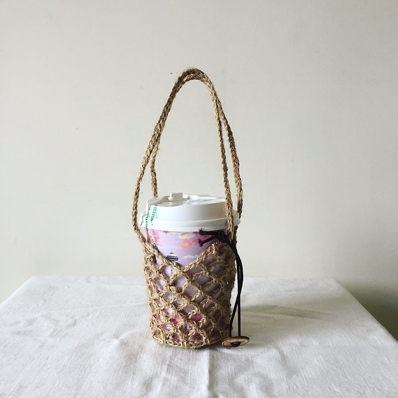 晓织物  麻线手工编织咖啡双耳饮料提袋 中杯 适合便利商店咖啡杯 - 随行杯提袋/水壶袋 - 棉．麻 卡其色