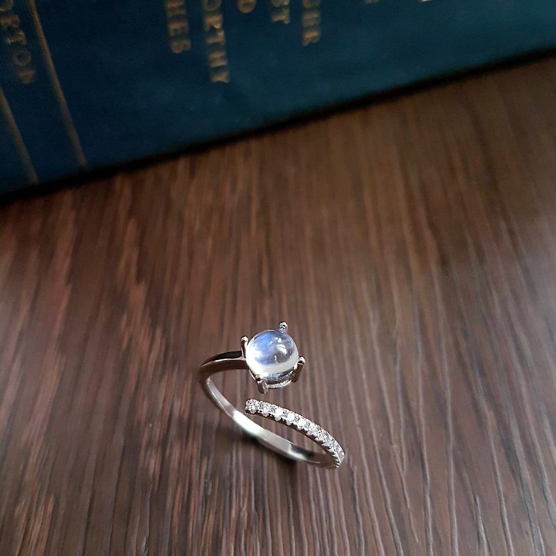 琉月。6mm蓝月光石925银戒指  食指戒 可调戒围 - 戒指 - 纯银 蓝色