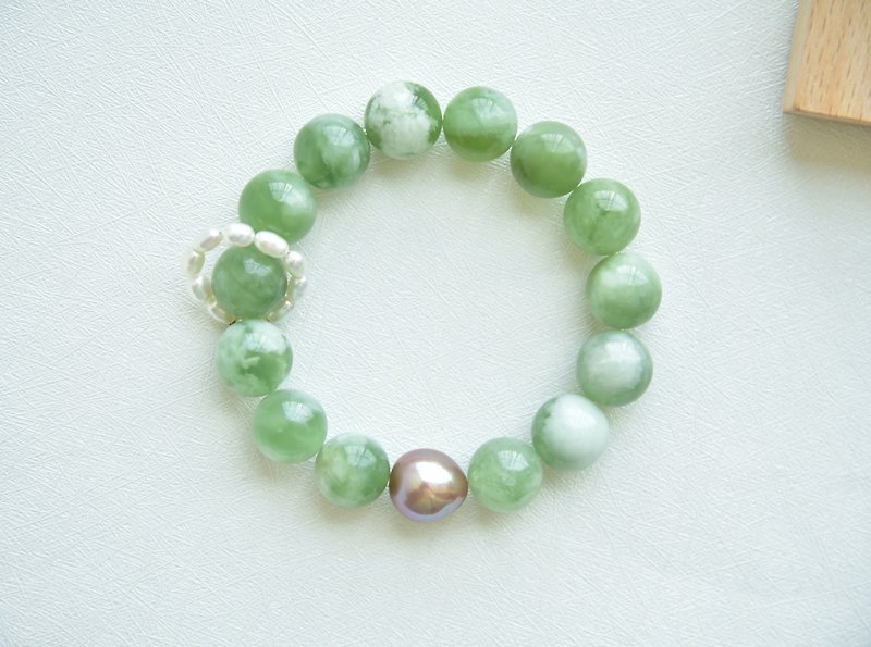 【春】天然岫玉大颗粒青提奶盖巴洛克珍珠手串 - 手链/手环 - 玉石 绿色