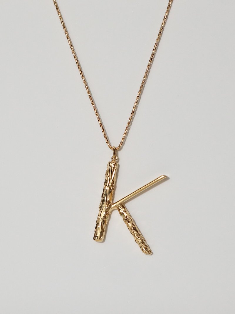 Letter charm necklace - K イニシャルチャームネックレス K - 项链 - 纯银 金色