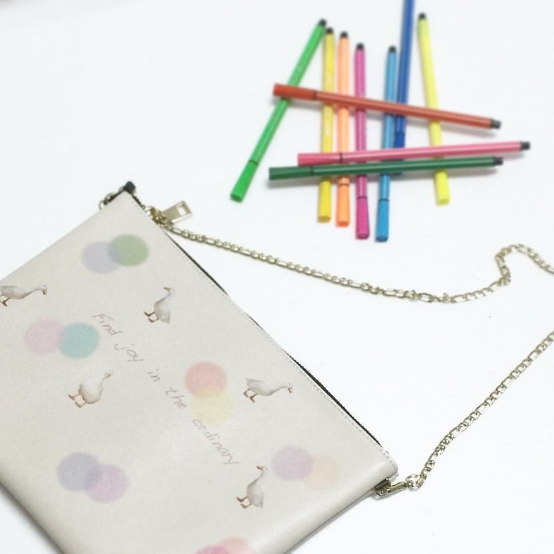 清纯鸭子双面印花手拿包手袋 Cute Duck Clutch Handbag by Shuki Design - 手拿包 - 真皮 