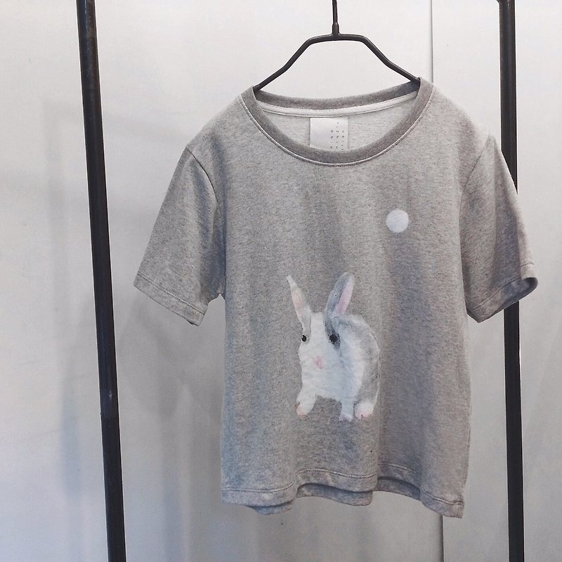 Rabbit and Moon -Short Sleeve Top / T shirt - 女装 T 恤 - 棉．麻 灰色