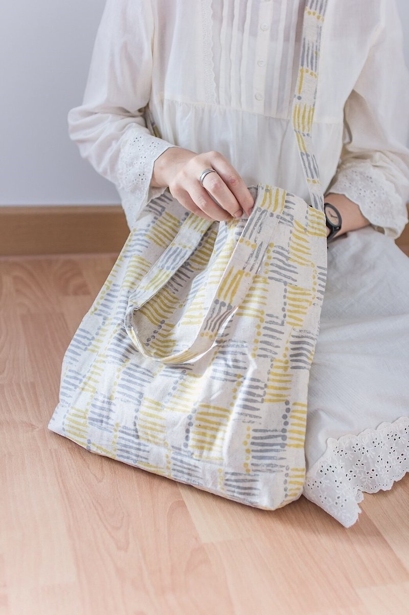 Limited Chic Vintage Natural Linen Tote Bag with Yellow/Grey Graphic Prints - 侧背包/斜挎包 - 棉．麻 黄色