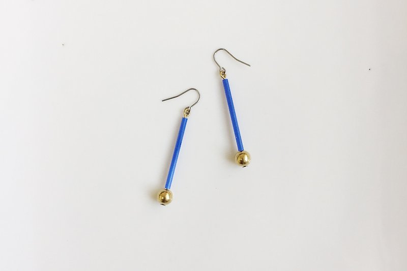 魔法棒 黄铜宝蓝色玻璃珠耳环 - 耳环/耳夹 - 其他金属 蓝色