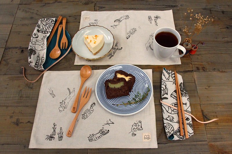 三猫山毛榉木环保餐具组 - 筷子/筷架 - 木头 咖啡色