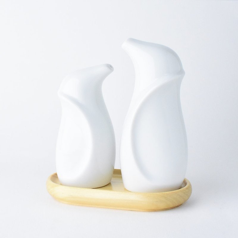 企鹅造型调味罐 【天生一对】 厨房用品 礼赠品 设计品 - 调味罐/酱料瓶 - 陶 白色