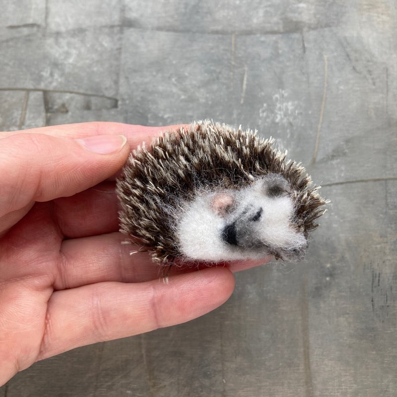 女士针刺刺猬动物胸针 Hedgie 羊毛别针礼物宠物复制品 - 胸针 - 羊毛 灰色