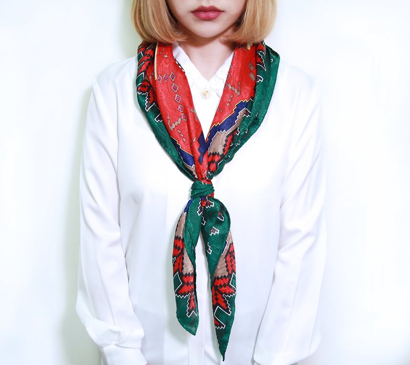 Back to Green::古典丝质丝巾 民族风图样 vintage scarf (SC-20) - 丝巾 - 丝．绢 透明