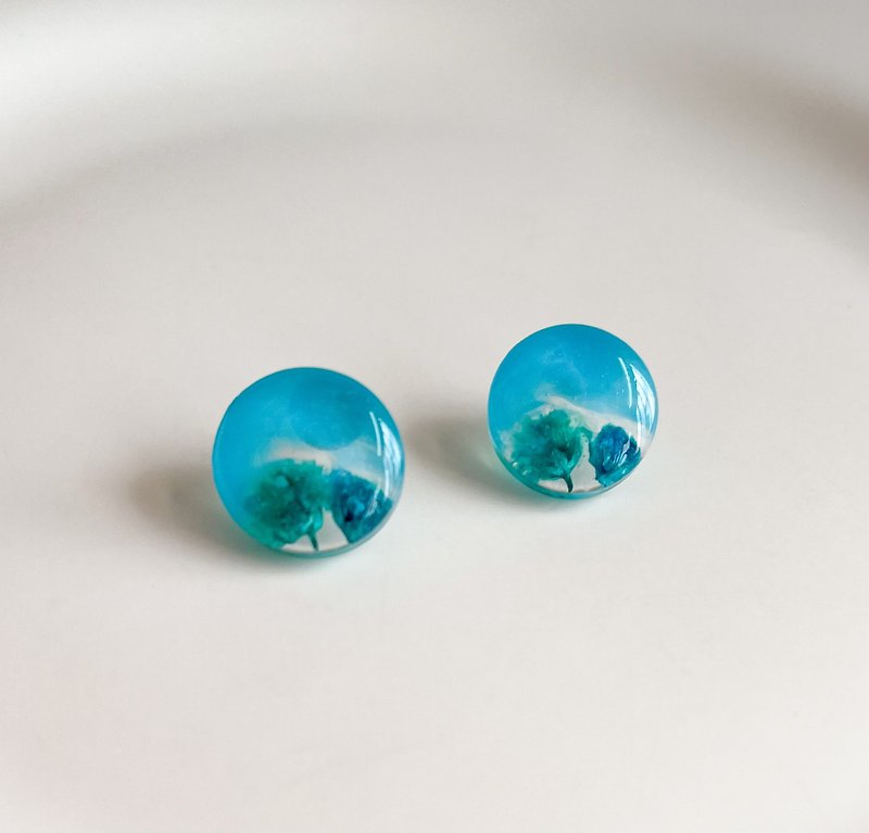 蓝天树林自然圆形耳环- Nature Within - 耳环/耳夹 - 树脂 蓝色