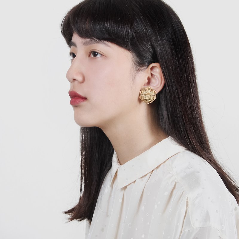 【蛋植物古着】金阳花线夹式古董耳环 - 耳环/耳夹 - 其他金属 金色