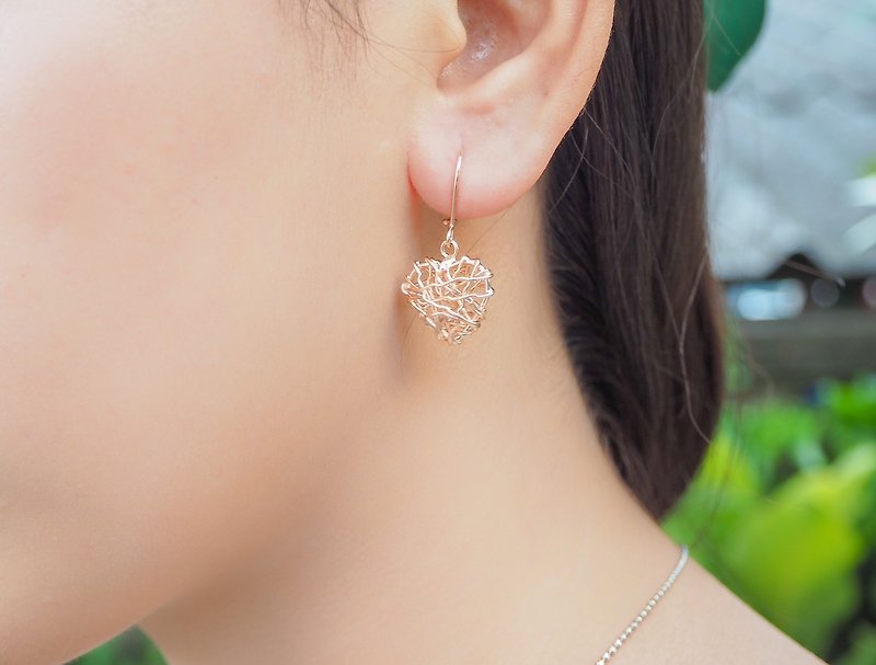 Swirl wire heart shape sterling silver earring with Rose gold plated - 耳环/耳夹 - 纯银 粉红色