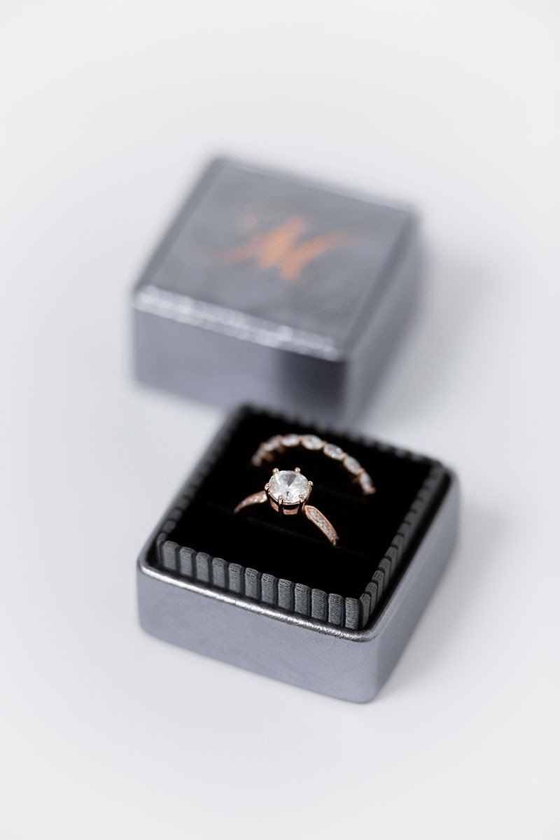 皮革戒指盒 - CLASSIC GRAND - 手工字母图案复古风格婚礼盒 - 戒指 - 真皮 银色