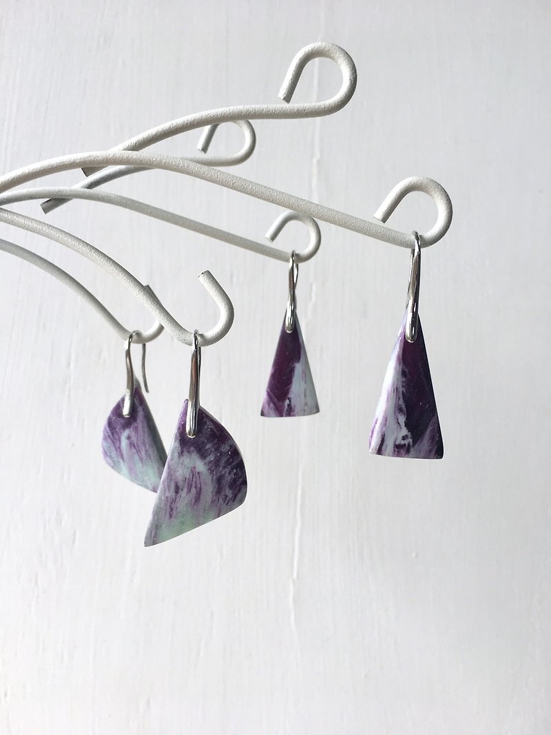 Charoite hook-earring brass - 耳环/耳夹 - 石头 紫色