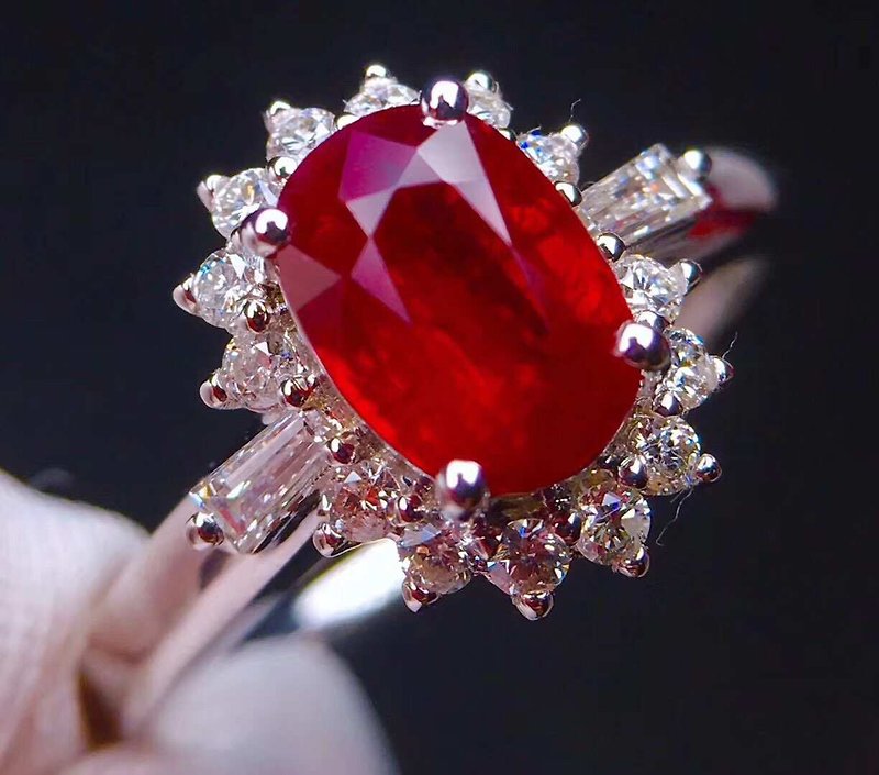 天然无烧鸽血红 红宝石 戒指 裸石附国际证书 18k金镶钻 - 戒指 - 宝石 红色