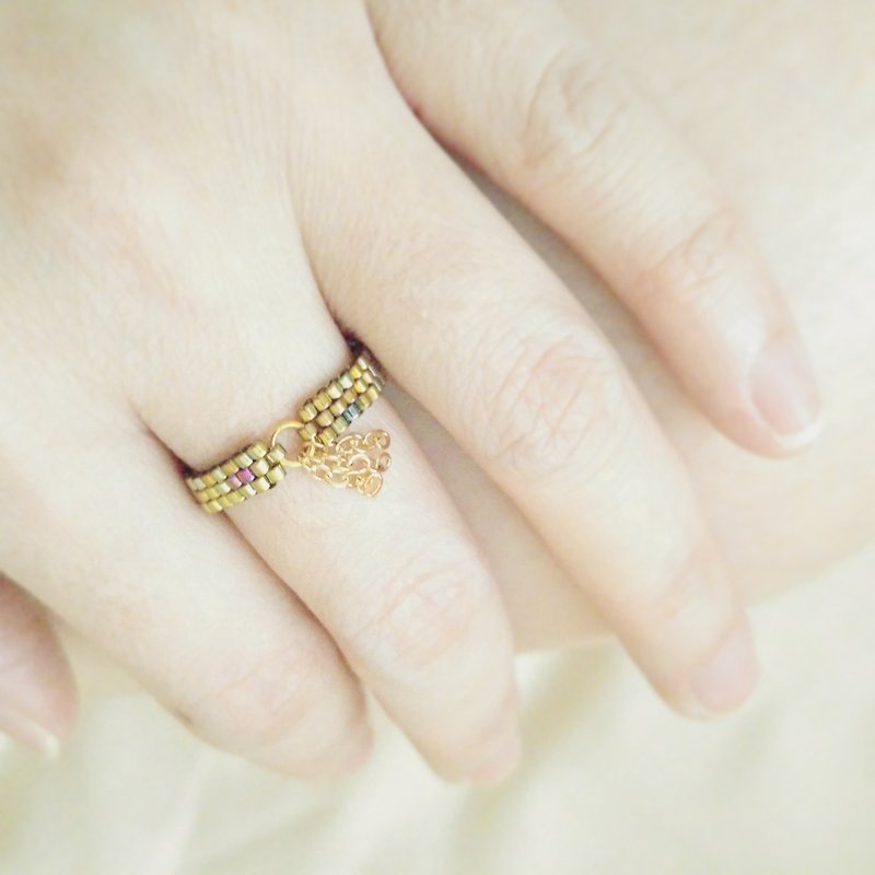 Tassel Ring, Bohemian Ring, Boho Chic Ring, Beaded Gold Ring, Dainty Ring - 戒指 - 玻璃 金色