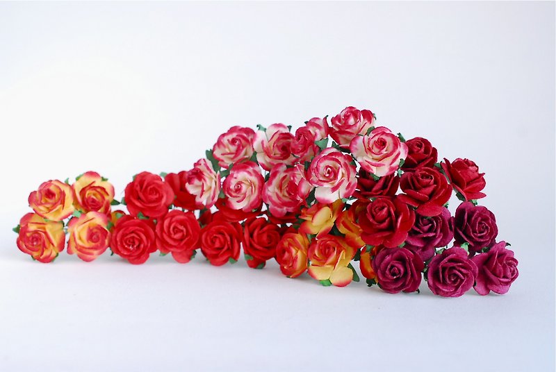Paper flowers, centerpieces, supplies, 50 pieces size 2.5 cm., mixed red color. - 木工/竹艺/纸艺 - 纸 红色