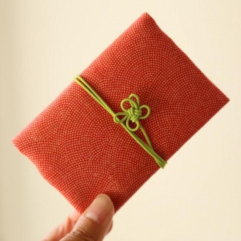 青海波文×若苗色　きものカードケース　梅結びの紐付 - 名片夹/名片盒 - 棉．麻 红色