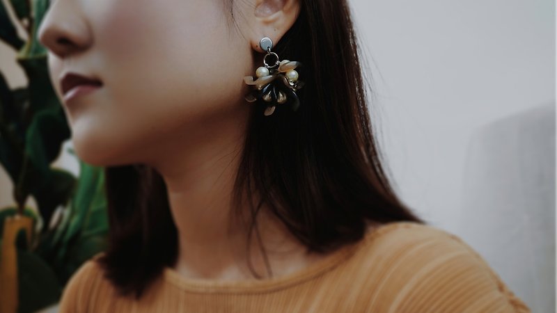 IVY Earrings //BIRCH - 耳环/耳夹 - 压克力 咖啡色