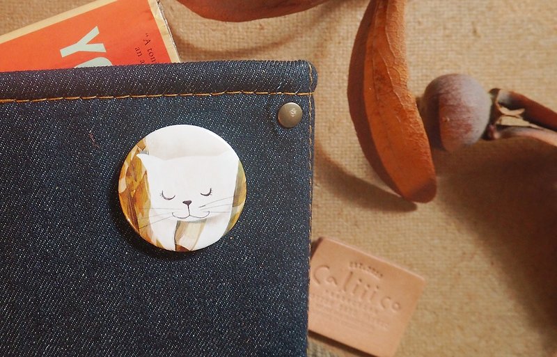 Pin badges white cat - 徽章/别针 - 其他金属 多色