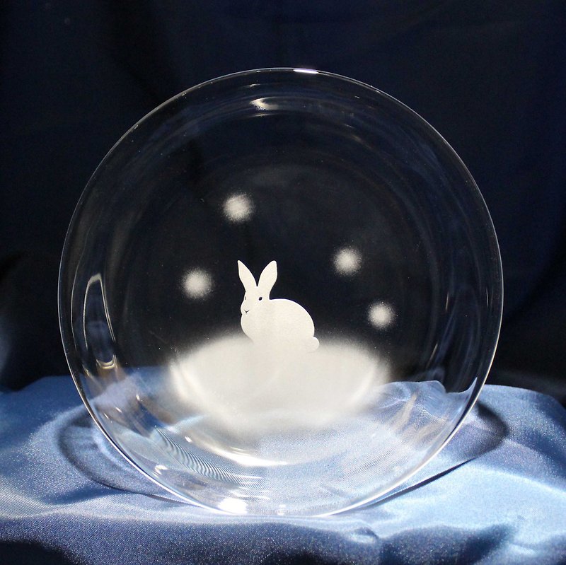 うさぎモチーフのガラス小皿  雪のうさぎたち 座り姿 名入れ加工対応品(別売りオプション) - 浅碟/小碟子 - 玻璃 透明