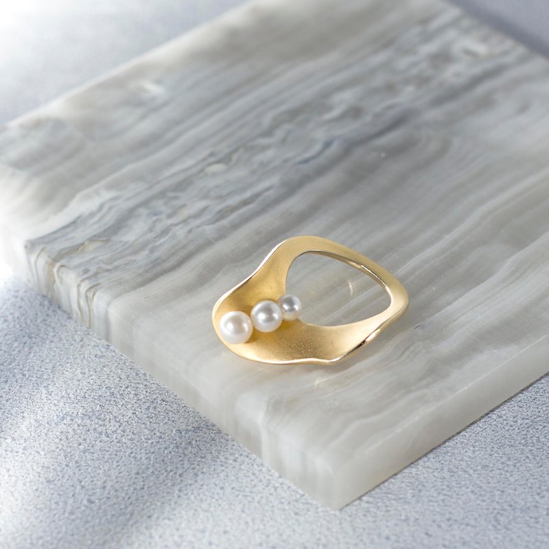 金色贝壳珍珠戒指 Pearl Shell Ring - 戒指 - 珍珠 金色