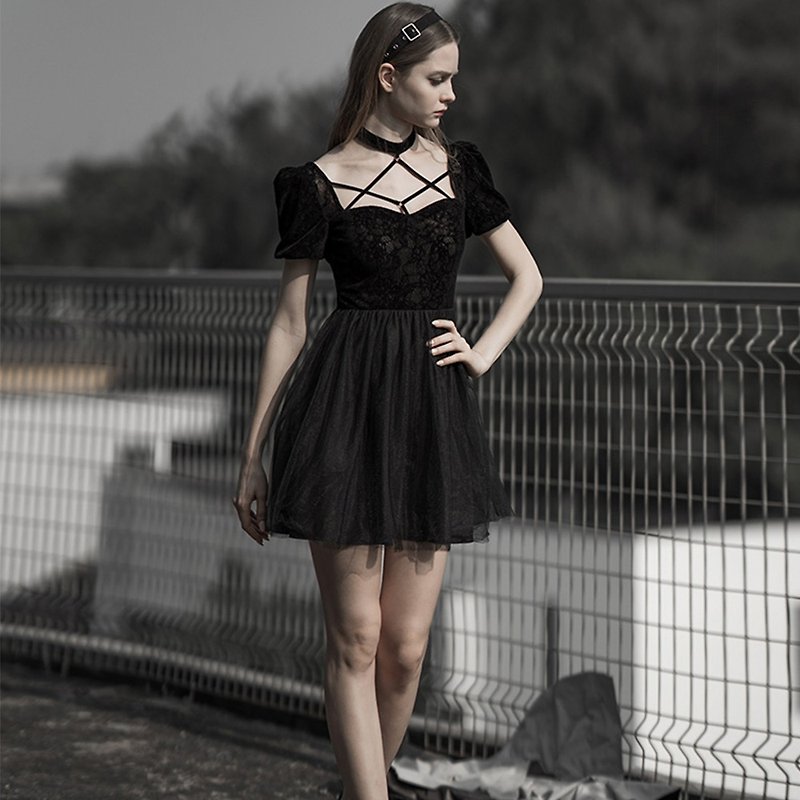 哥德心印颈圈织带连身纱裙 - 洋装/连衣裙 - 其他材质 黑色