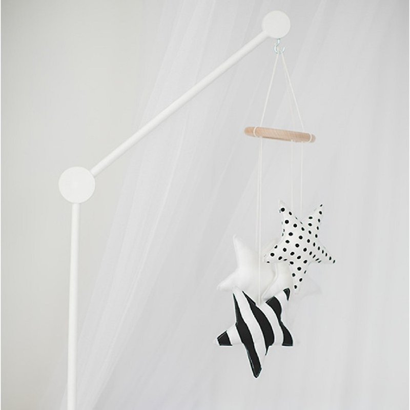 Crib mobile and wooden hanger arm, white and black - 玩具/玩偶 - 木头 