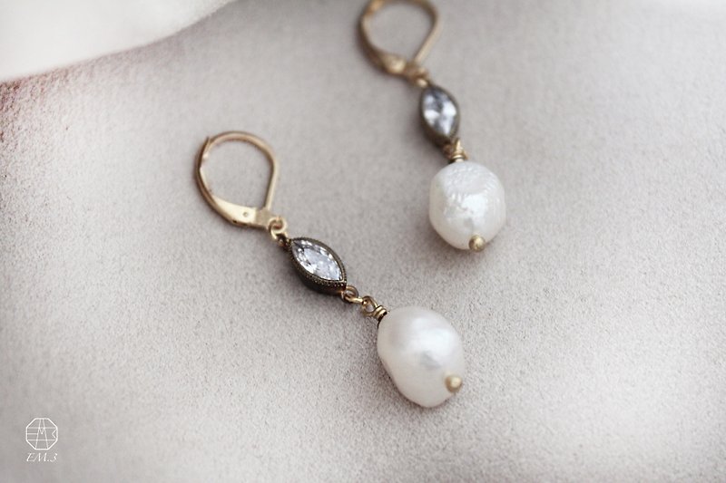 雪境 Pearl 不规则珍珠锆石之眼耳环 / 可夹式 - 耳环/耳夹 - 珍珠 白色