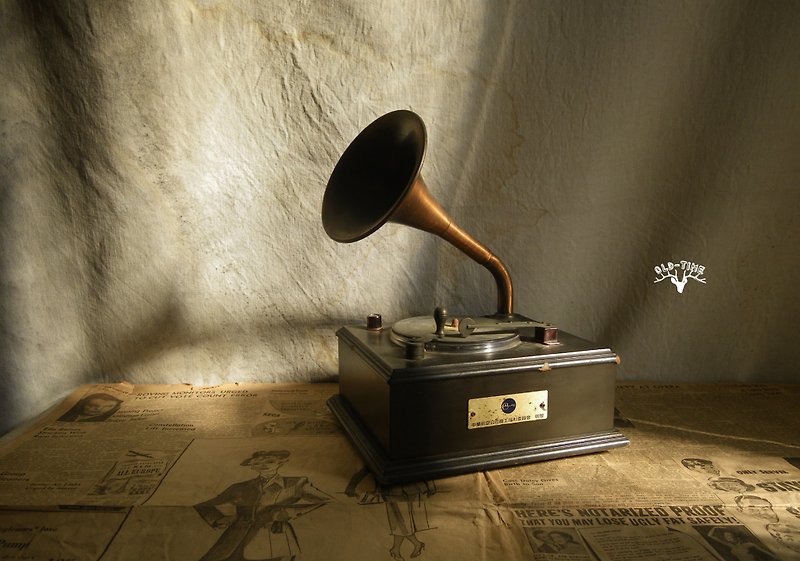 【老时光 OLD-TIME】早期台湾制留声机造型收音机 - 摆饰 - 其他材质 