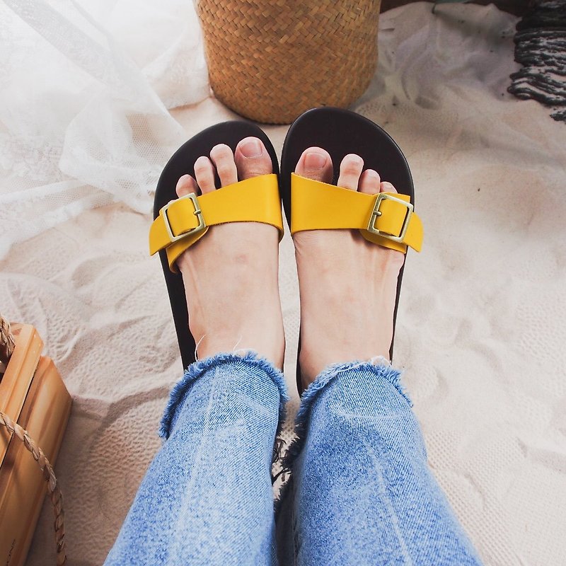 Minimal shoe Yellow Sandal Yellow Leather Slip On Sandal Vintage Style Shoe - 女款皮鞋 - 人造皮革 黄色