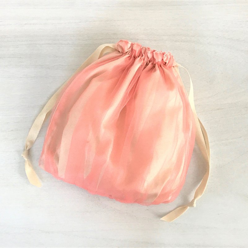 オーバーチュール ギャザー巾着 コーラルピンク - 化妆包/杂物包 - 棉．麻 粉红色