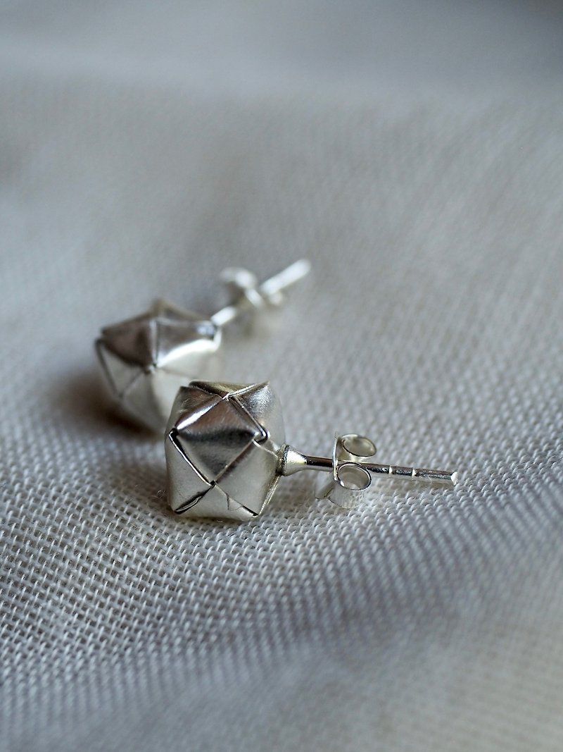 Handmade woven cube Silver Stud Earring (E0130) - 耳环/耳夹 - 银 银色