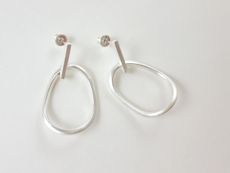 纯银耳环, pebble系列, 垂坠耳针款, 自然线条  - 耳环/耳夹 - 纯银 银色