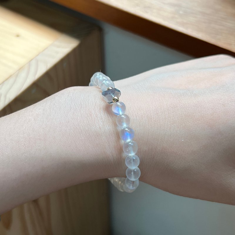 拈翠-斯里兰卡玻璃体月光石设计手串 - 手链/手环 - 宝石 蓝色