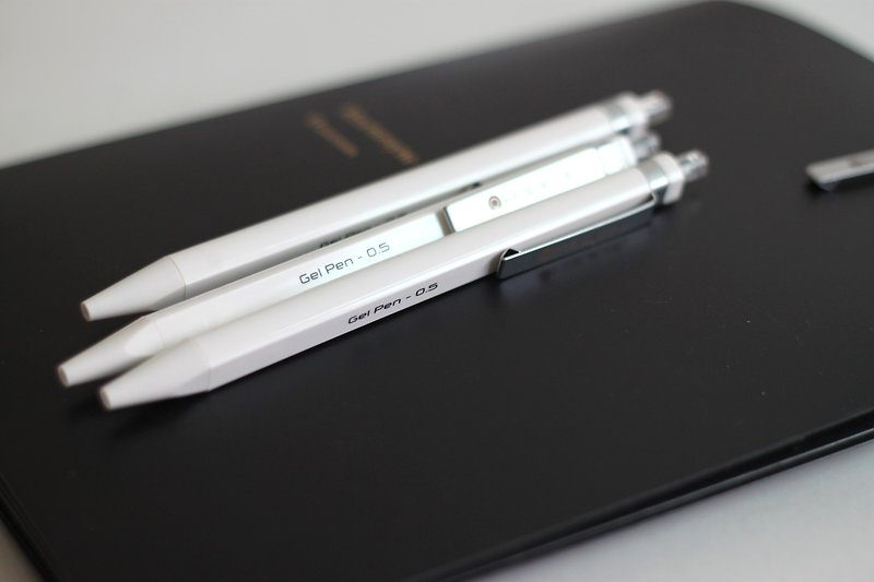 PREMEC 瑞士品牌 RADICAL 胶墨笔 0.5mm 白色笔身 - 其他书写用品 - 塑料 白色