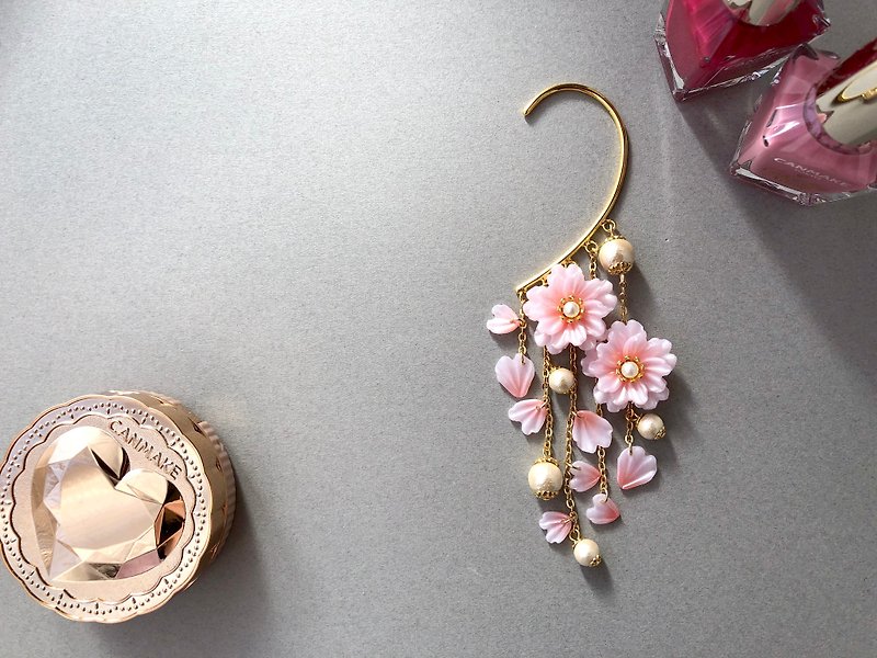 Cherry Blossoms　桜ふわり  イヤーフック - 耳环/耳夹 - 粘土 粉红色