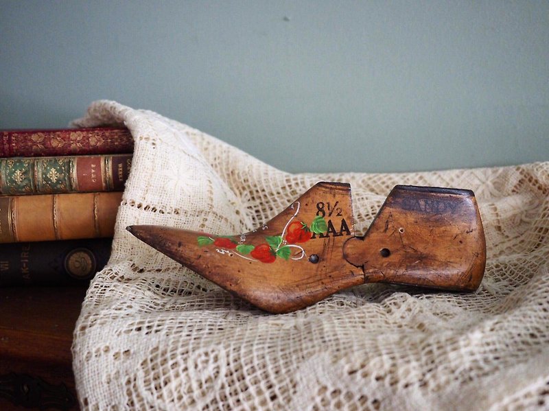 美国木制手绘红莓老鞋撑 - 摆饰 - 木头 