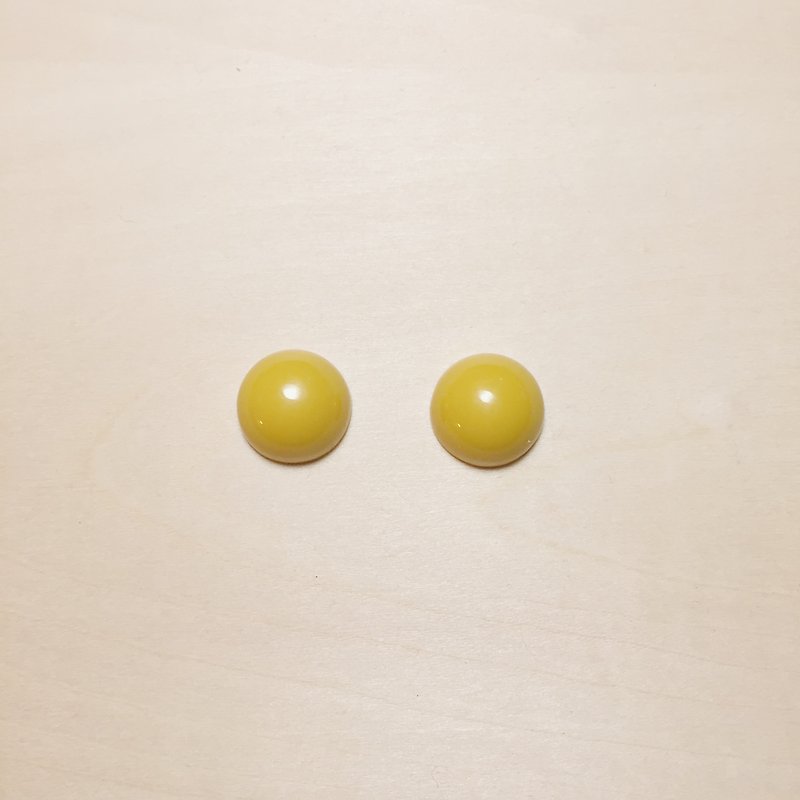 复古亮黄小丸子耳环 - 耳环/耳夹 - 树脂 黄色