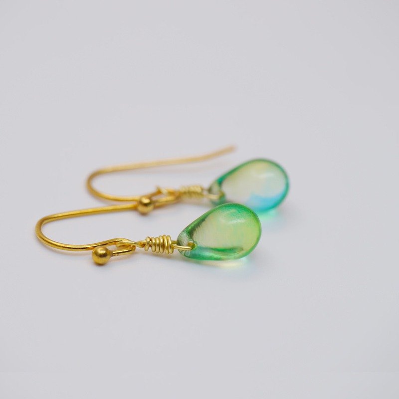 Candy Jewelry 湖水绿琉璃耳环 蓝绿色耳勾 (可改无痛耳夹) - 耳环/耳夹 - 琉璃 绿色